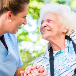 CUIDADOS AUXILIARES DE ENFERMERIA EN RESIDENCIAS DE PERSONAS MAYORES (80 h) 100% on line